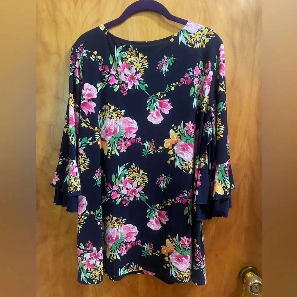 Nina Leonard Floral Bell-Sleeve Top - Pink and Black - Picture 6 of 7